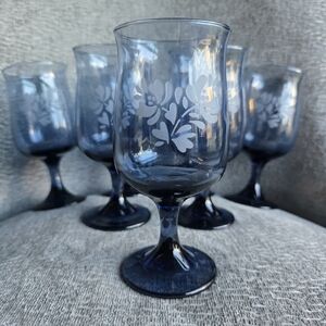 7 Pfaltzgraff Yorktowne 8 Oz Wine Glasses Set Blue White Etched Floral Stemware
